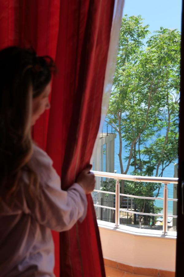 Hotel Ceka Sarandë Esterno foto