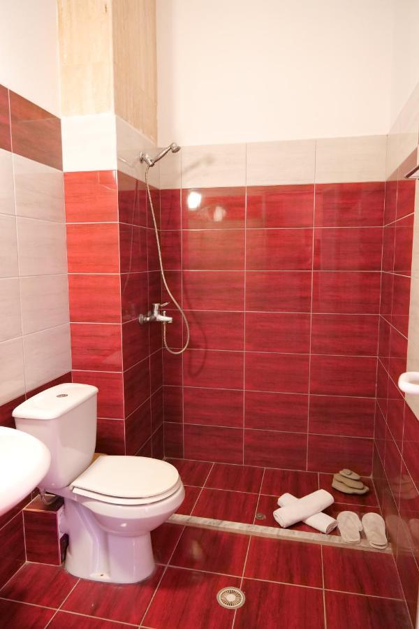 Hotel Ceka Sarandë Esterno foto