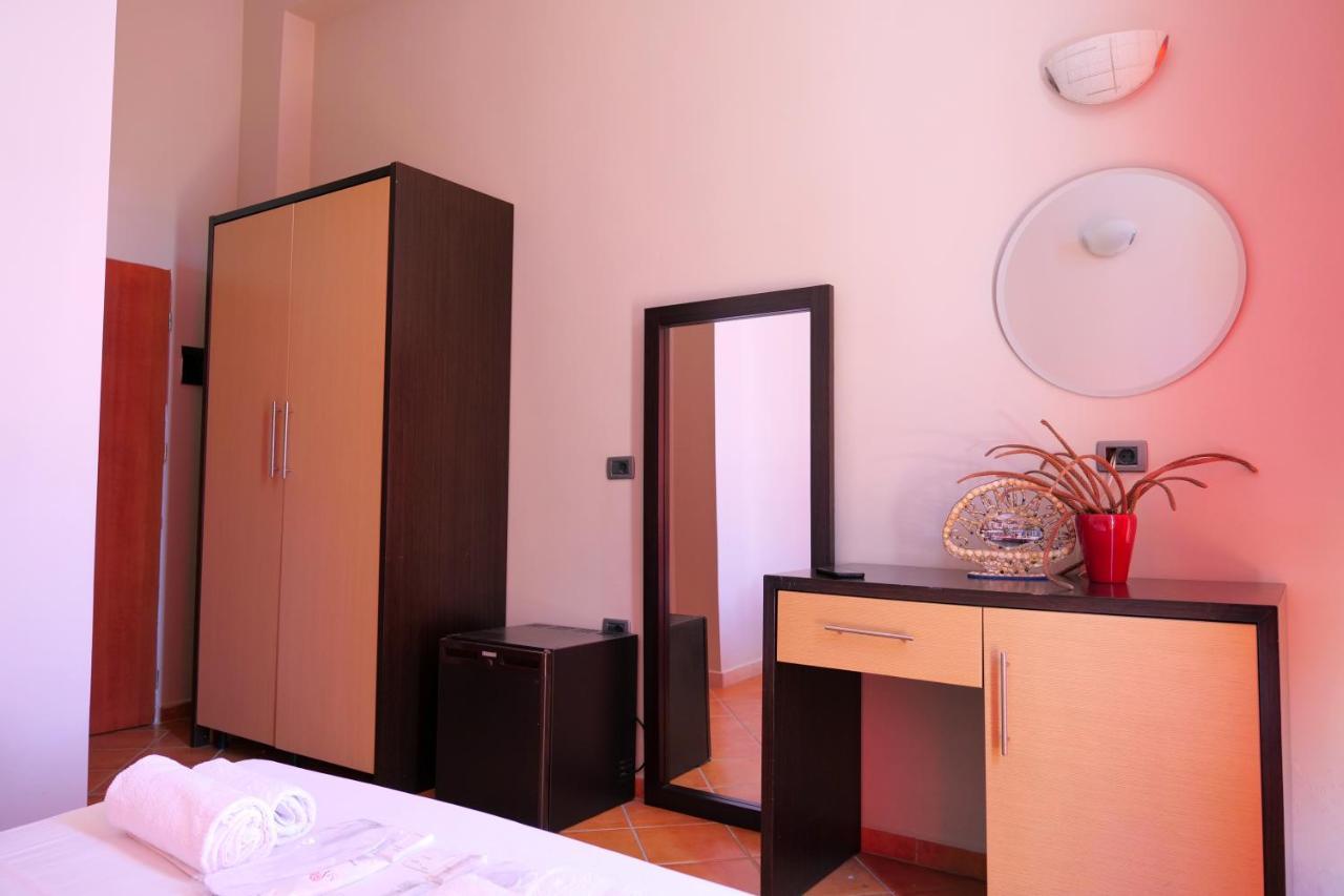 Hotel Ceka Sarandë Esterno foto