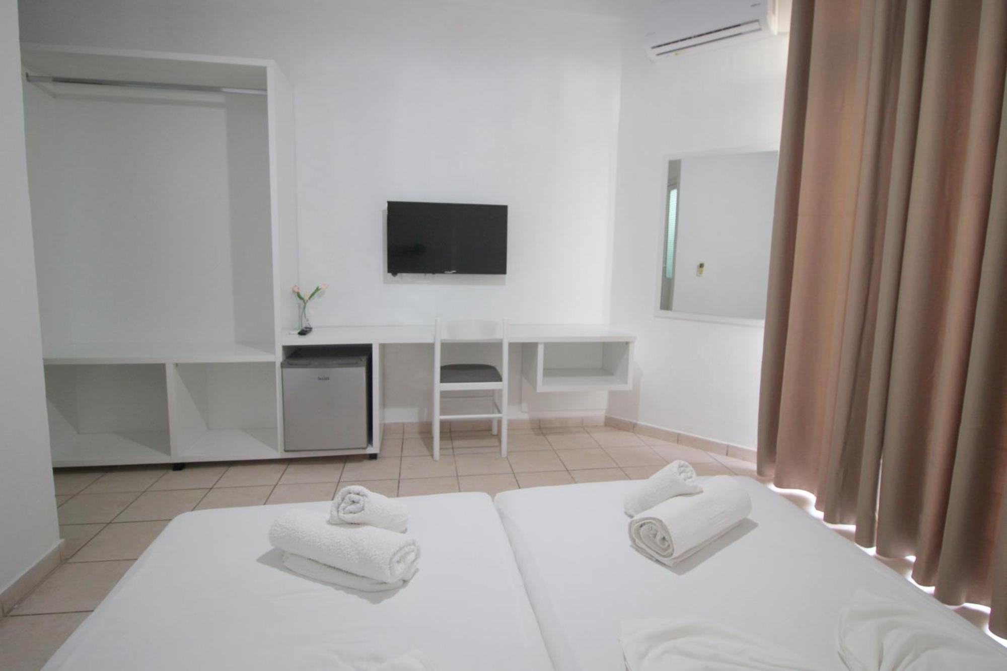 Hotel Ceka Sarandë Esterno foto