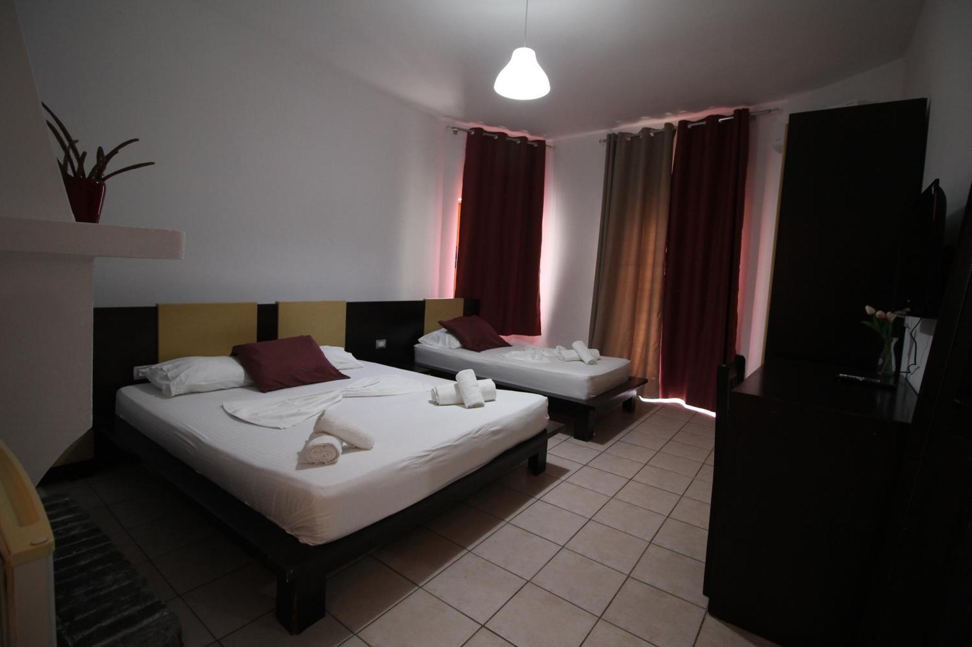 Hotel Ceka Sarandë Esterno foto
