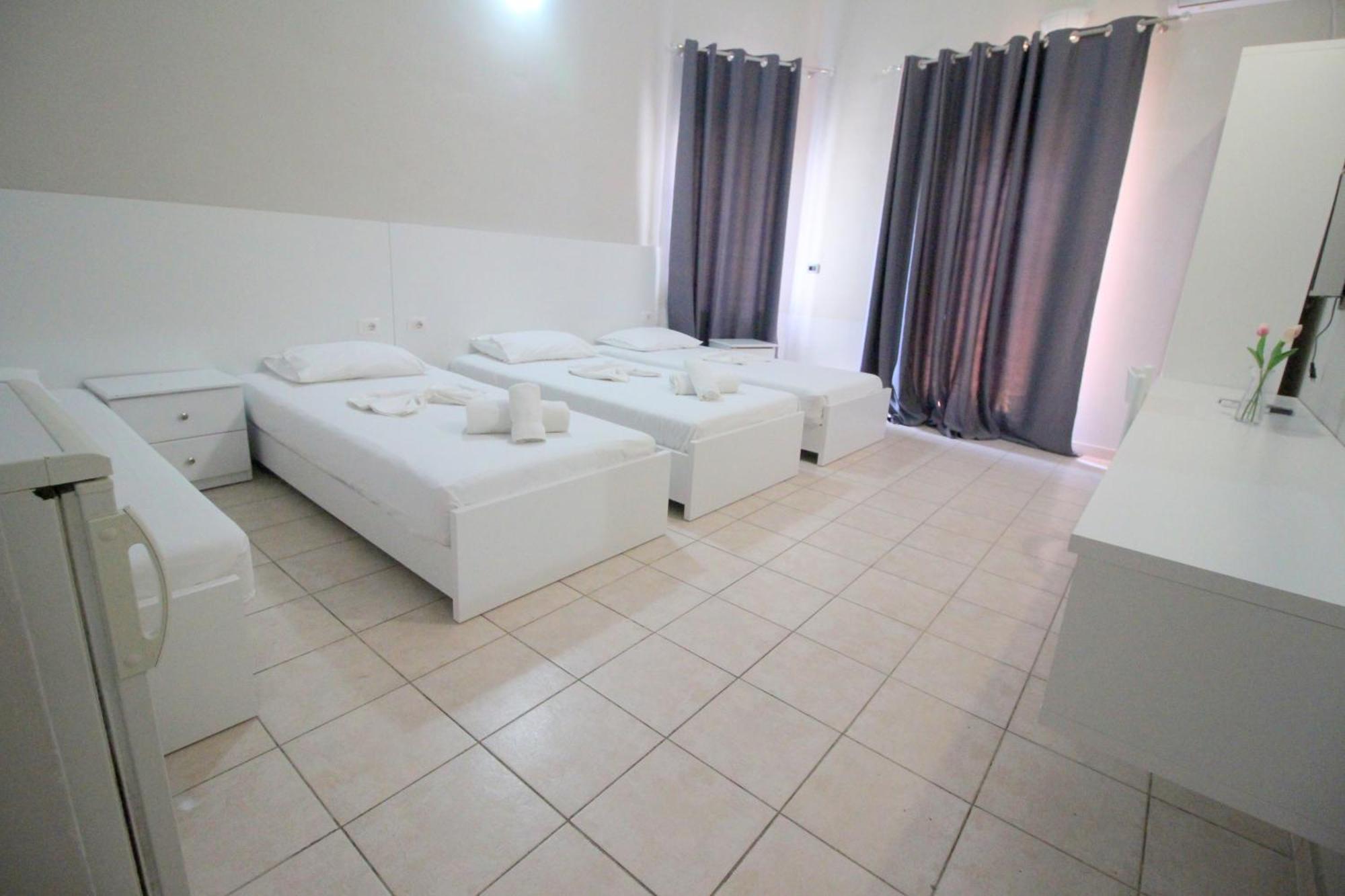 Hotel Ceka Sarandë Esterno foto