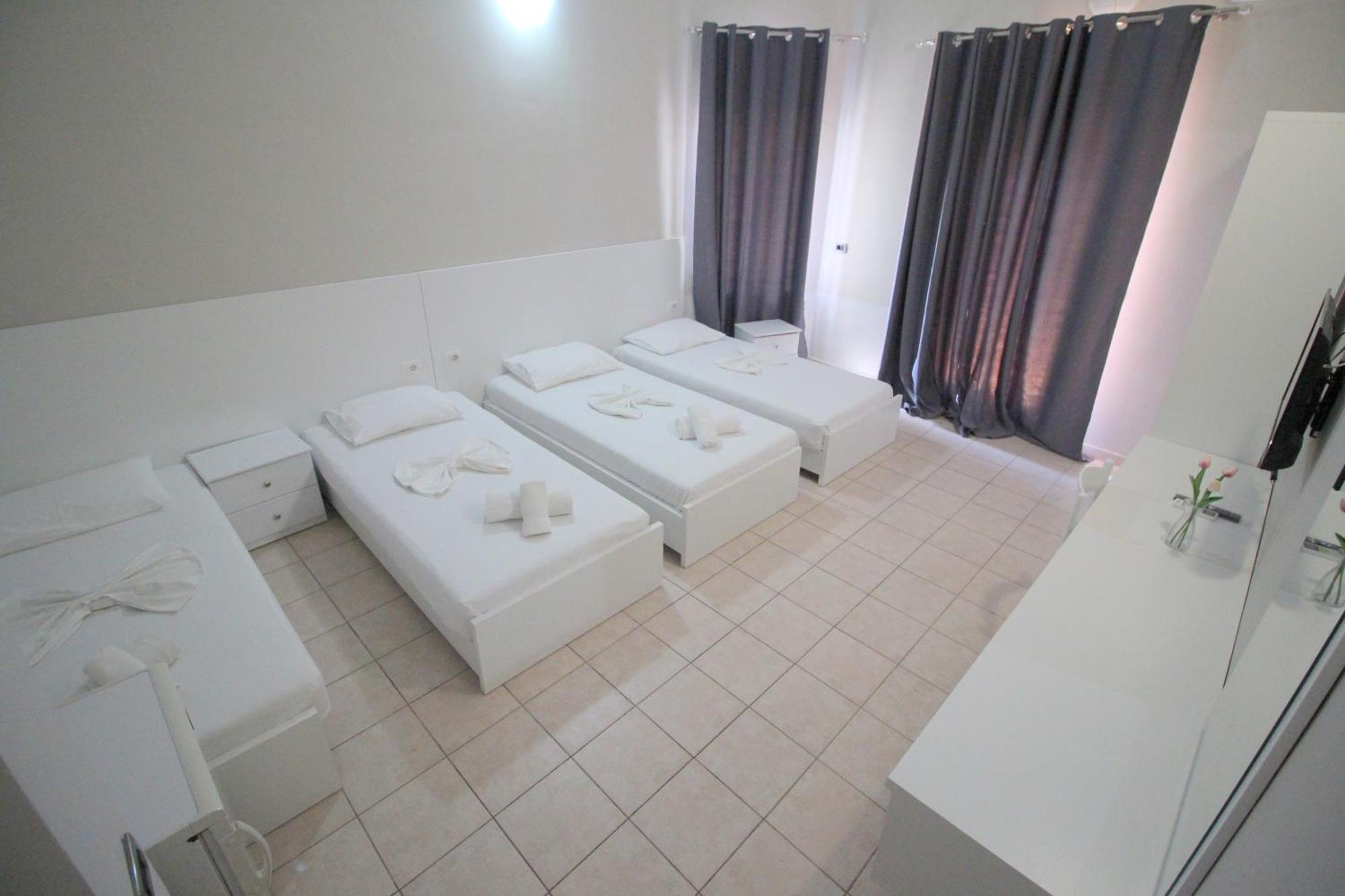 Hotel Ceka Sarandë Esterno foto