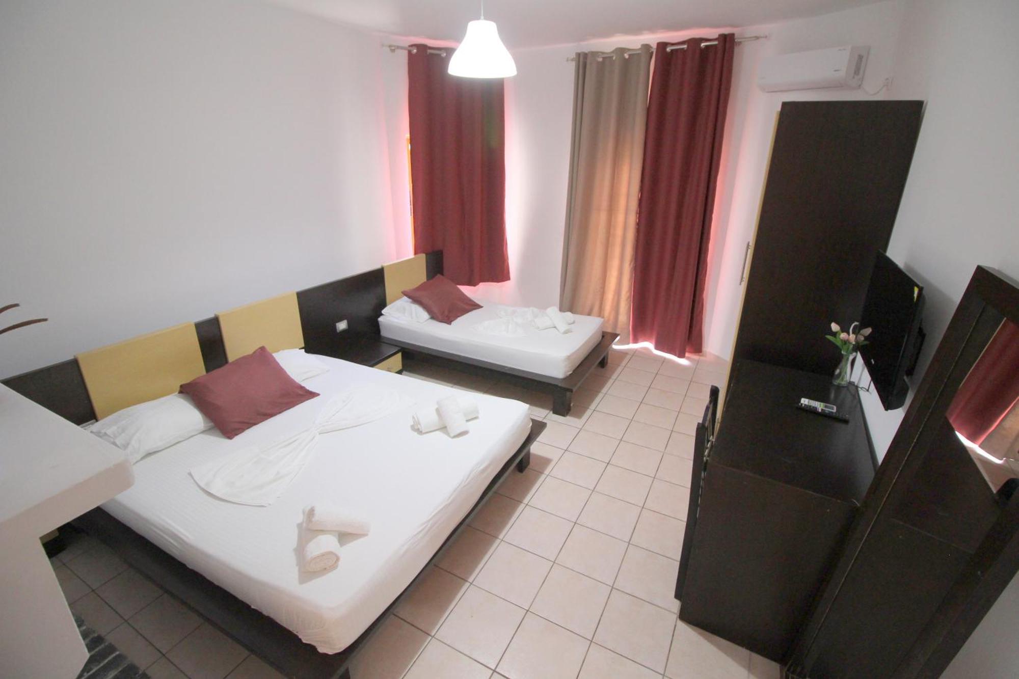 Hotel Ceka Sarandë Esterno foto
