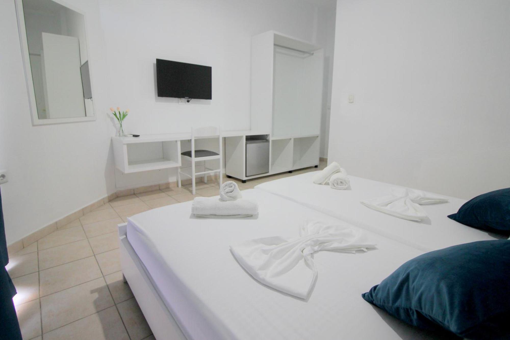 Hotel Ceka Sarandë Esterno foto