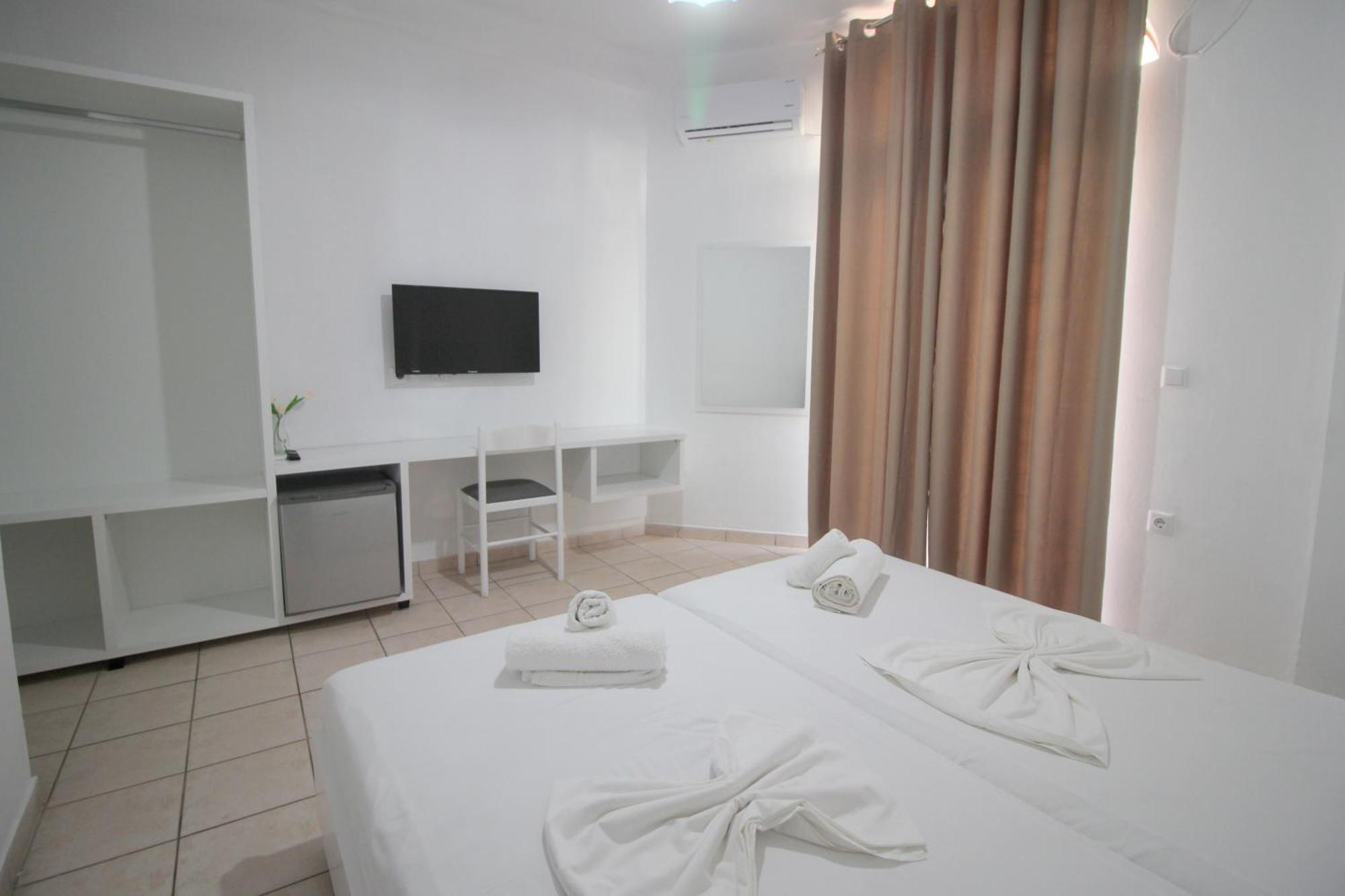 Hotel Ceka Sarandë Esterno foto
