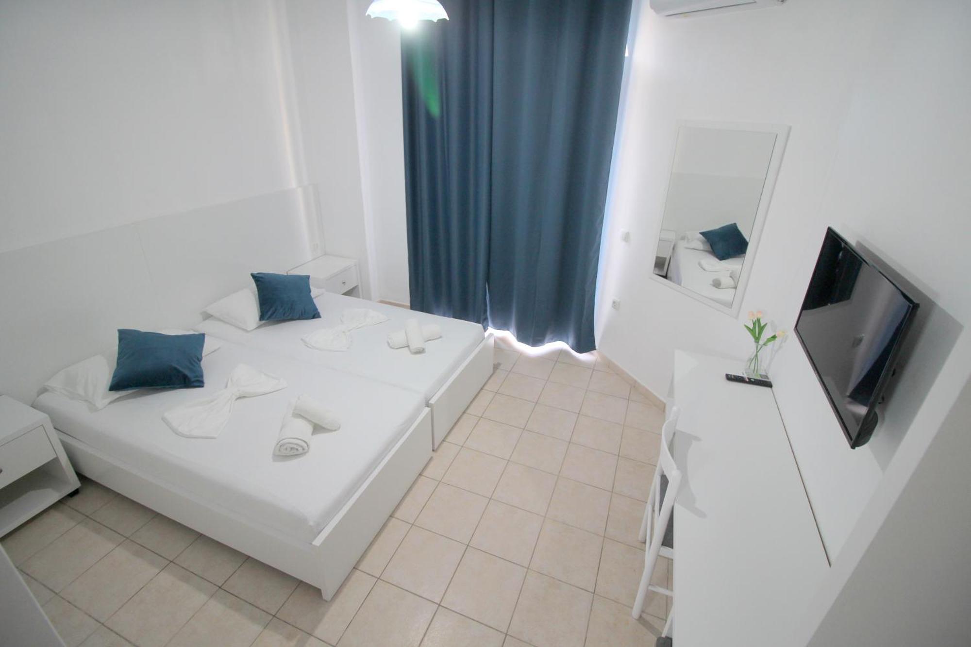 Hotel Ceka Sarandë Esterno foto