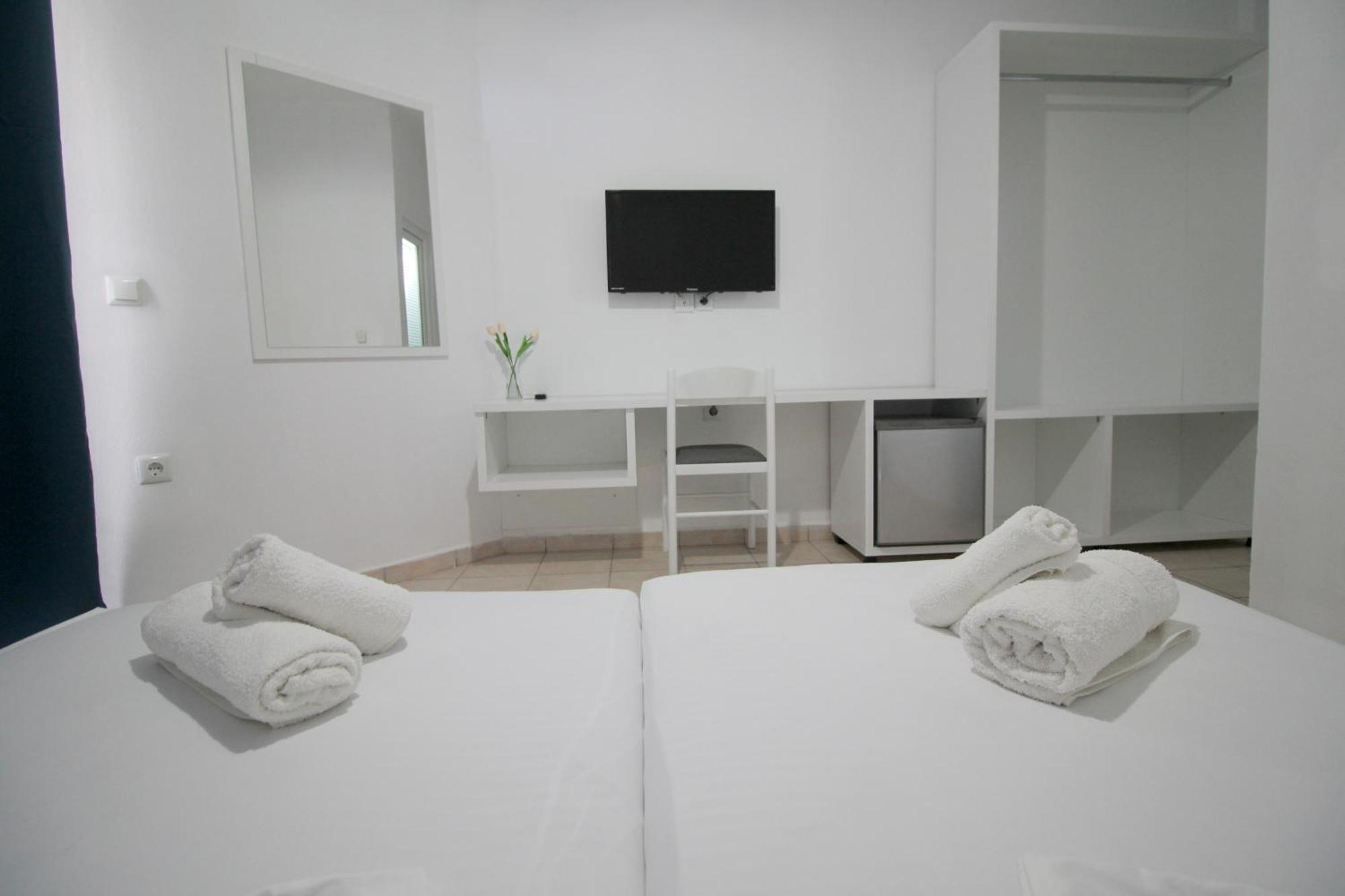 Hotel Ceka Sarandë Esterno foto