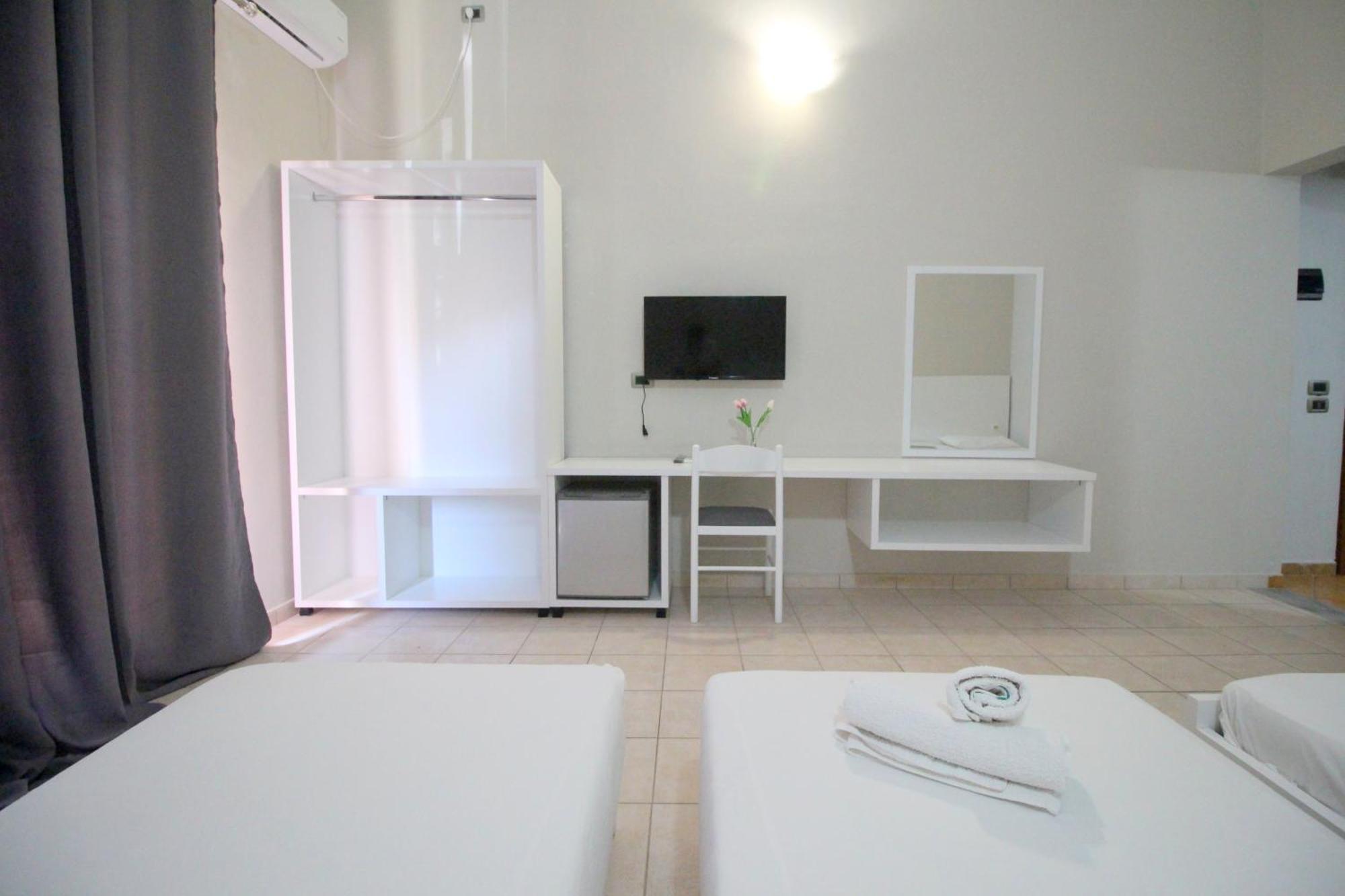 Hotel Ceka Sarandë Esterno foto