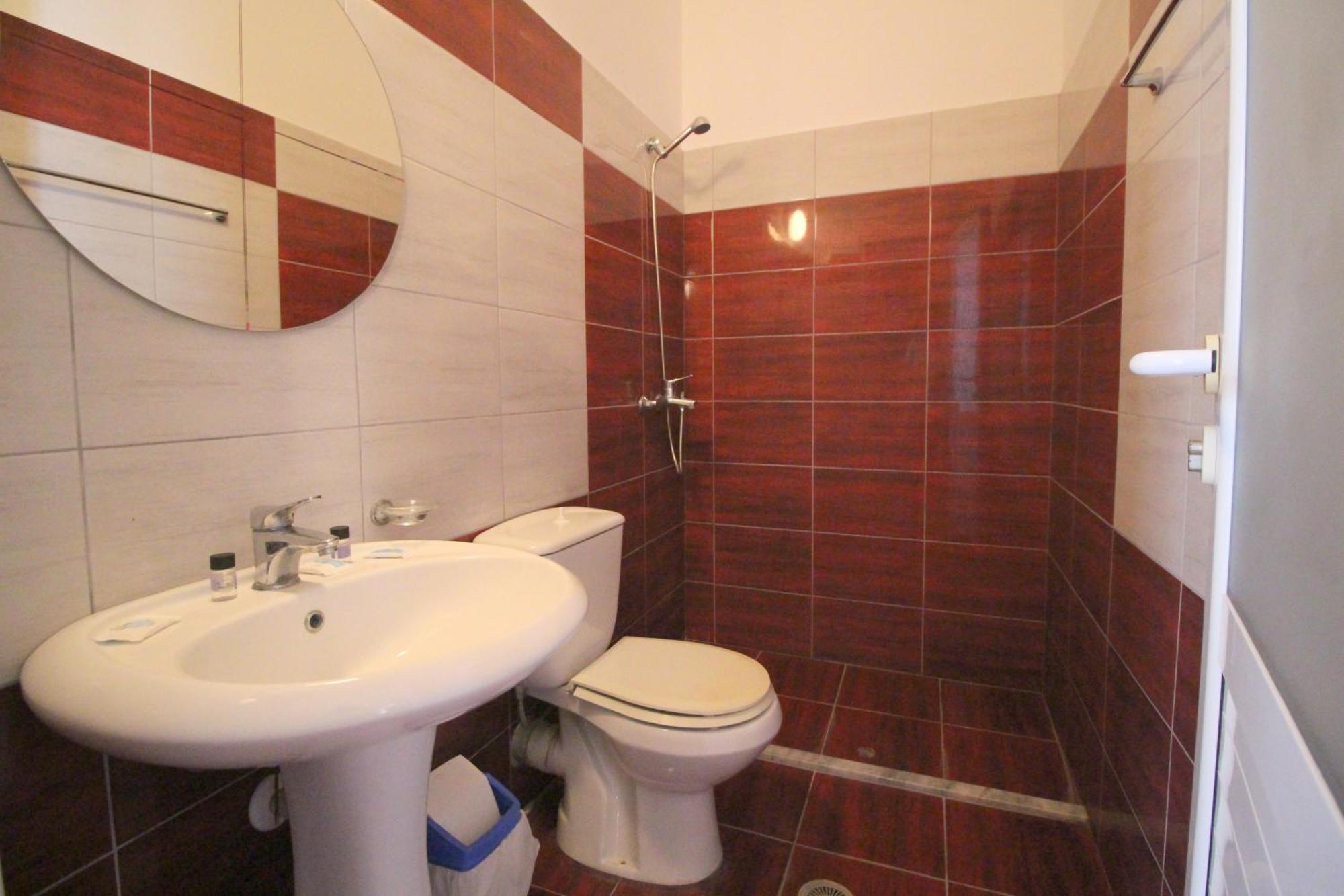 Hotel Ceka Sarandë Esterno foto
