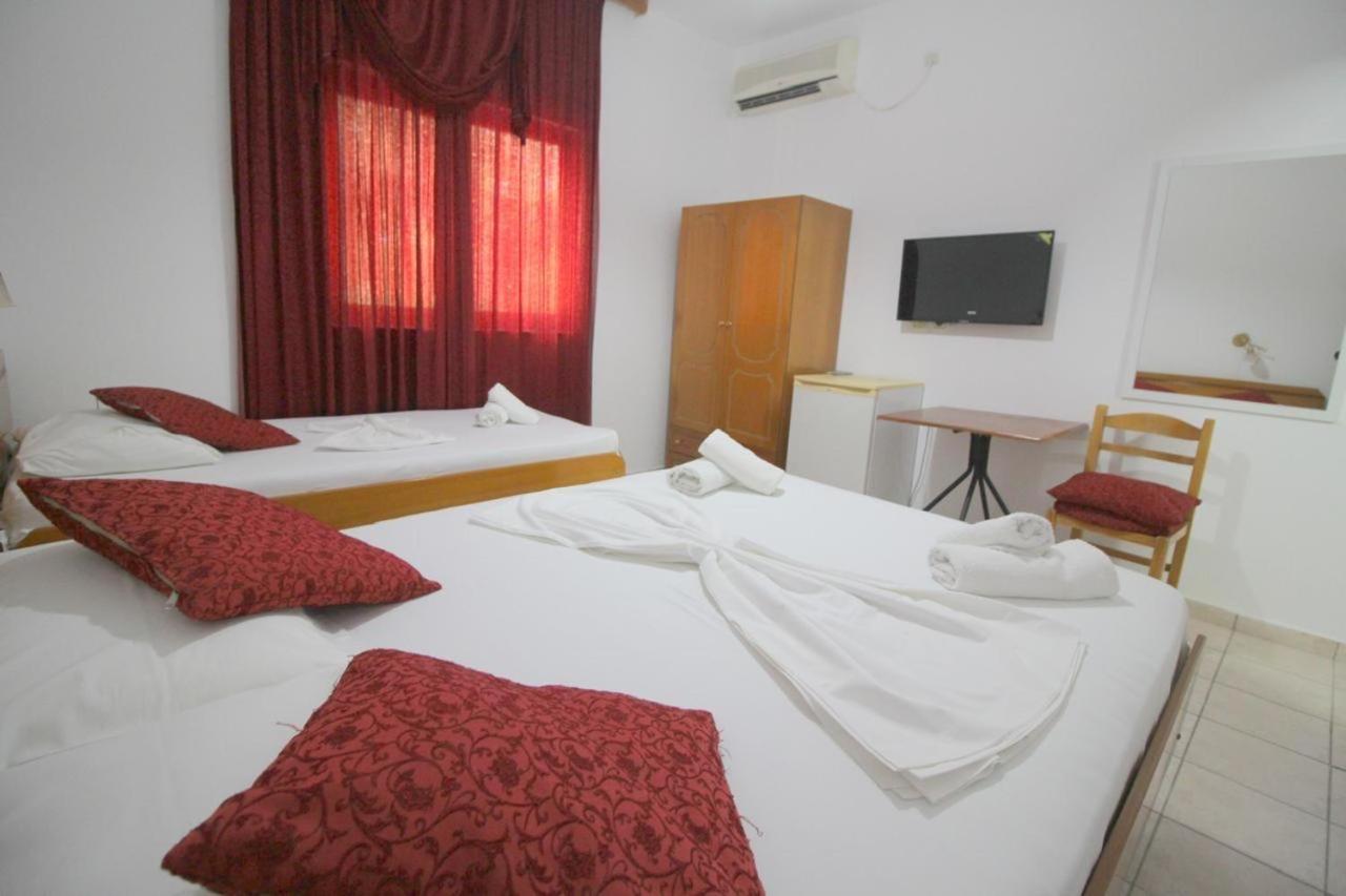 Hotel Ceka Sarandë Esterno foto
