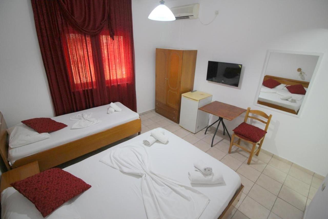 Hotel Ceka Sarandë Esterno foto