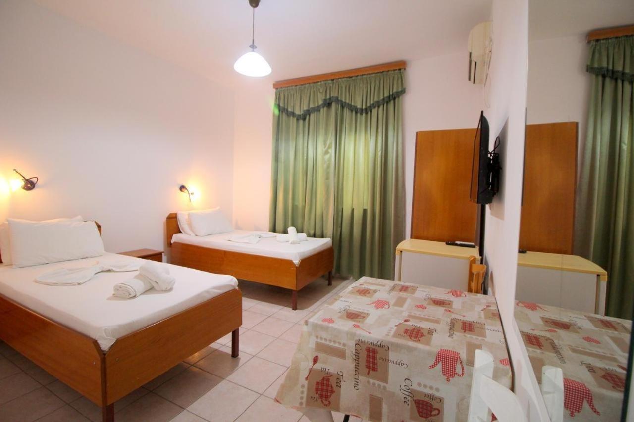 Hotel Ceka Sarandë Esterno foto