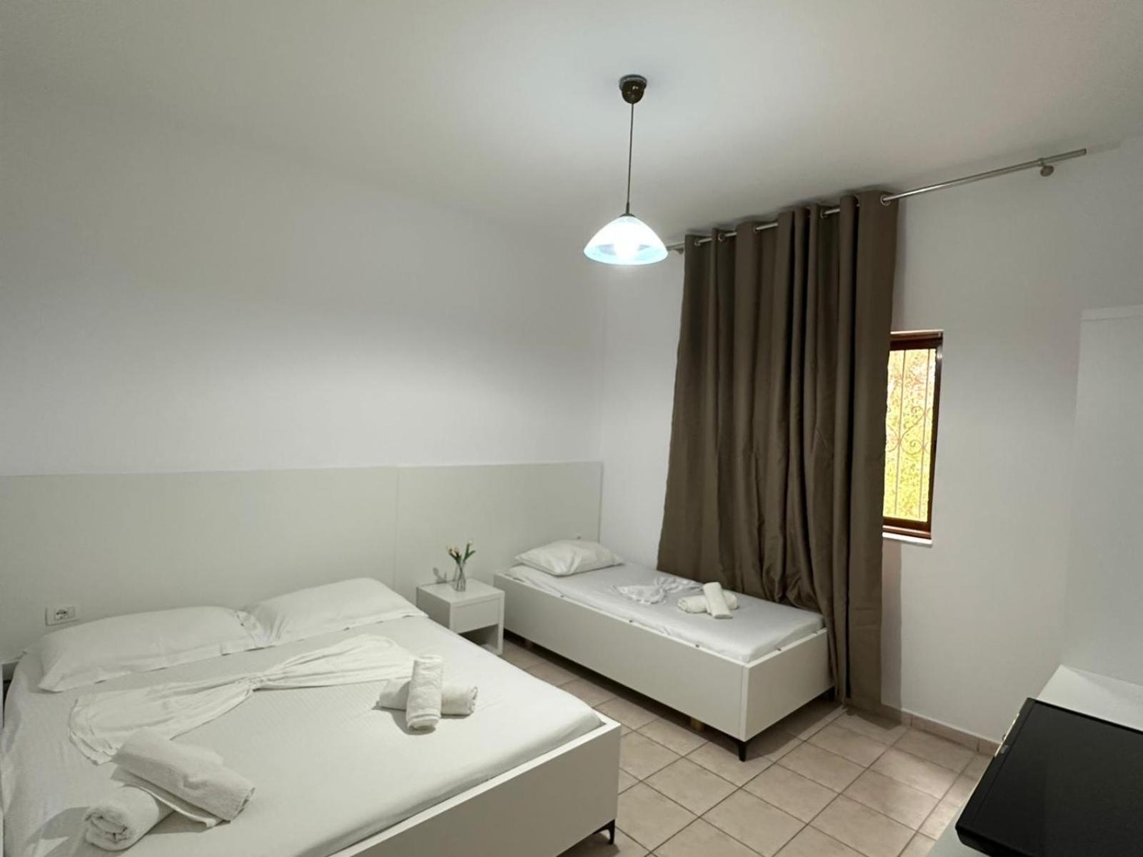Hotel Ceka Sarandë Esterno foto