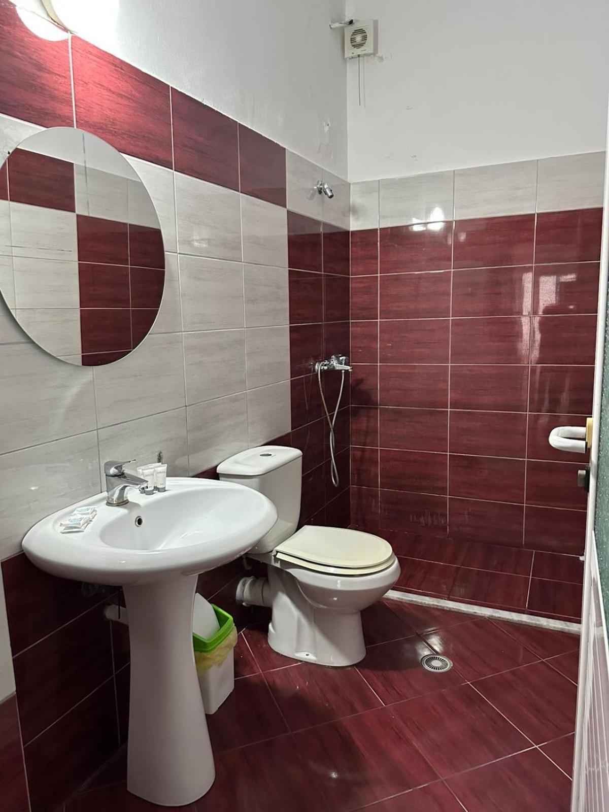 Hotel Ceka Sarandë Esterno foto