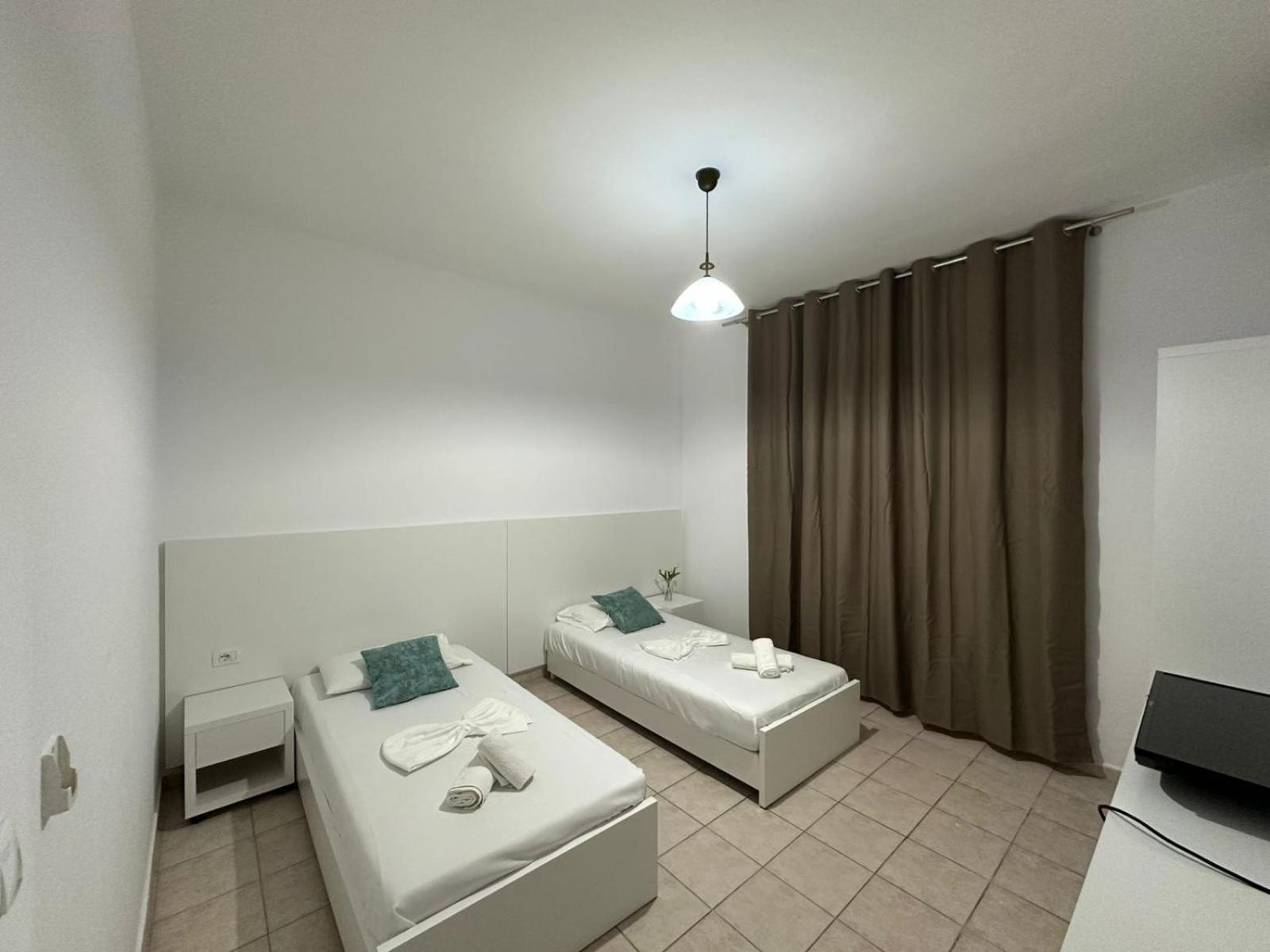 Hotel Ceka Sarandë Esterno foto