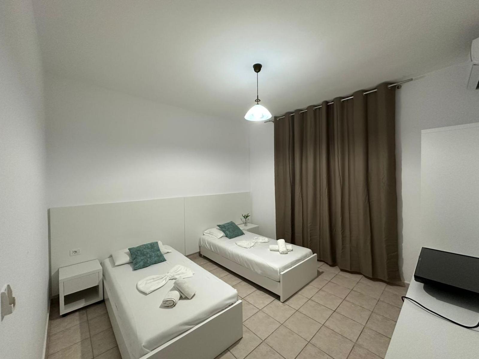 Hotel Ceka Sarandë Esterno foto