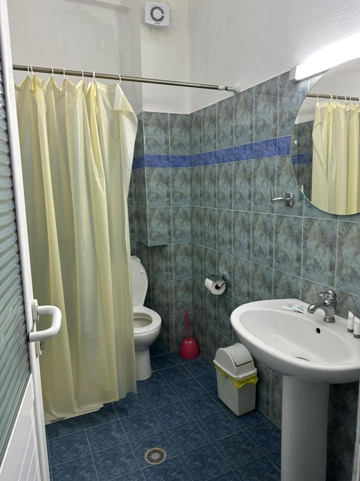 Hotel Ceka Sarandë Esterno foto